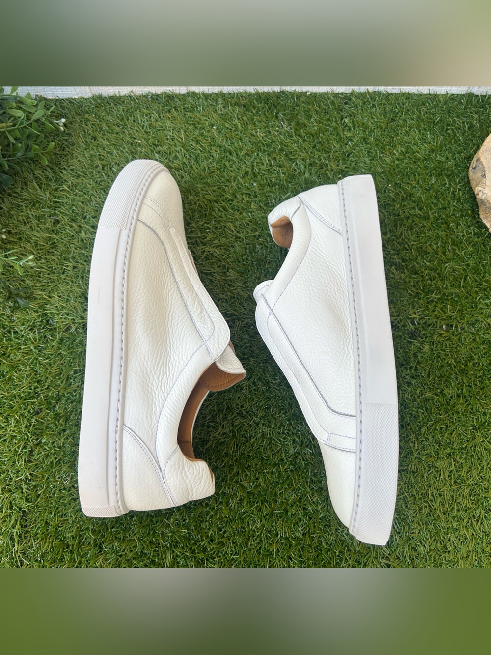 MAGNANNI Laska Slip-On Sneaker
WHITE men size 9.5 new
$475 - Picture 14 of 16